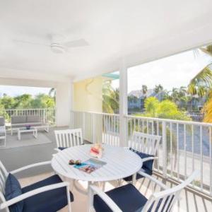 Snug Harbour View #7 - 2BR Canal Front Condo by Seven Mile Beach