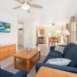 Snug Harbour View #6 - 1BR Canal Front Condo by Seven Mile Beach