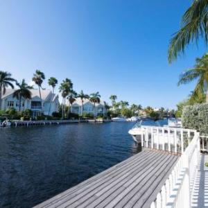 Snug Harbour View #1 - 1BR Canal Front Condo by Seven Mile Beach