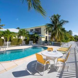 Snug Harbour View #4 - 1BR Canal Front Condo by Seven Mile Beach