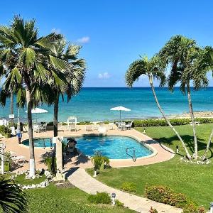 Cocoplum #8 - 2BR Oceanfront Condo on Seven Mile Beach