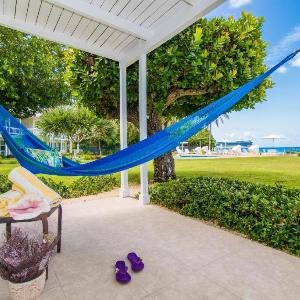 Cocoplum #3 - 2BR Oceanfront Condo on Seven Mile Beach