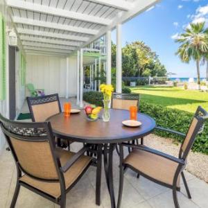 Cocoplum #7 - 2BR Oceanfront Condo on Seven Mile Beach