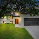 Beautiful 6 bed 3 bath home in quiet neighborhood