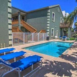 2 Bed 2 Bath 1st Floor Condo By Beach w Pool