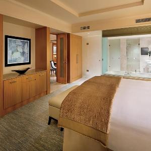 Ambassador Suite Near Financial Center Metro