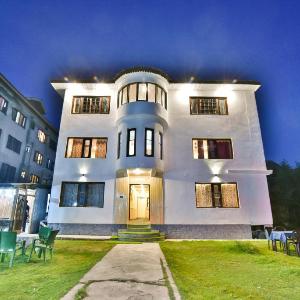 The Iceland Hotel Srinagar