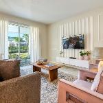 Urban Elegance - Modern Retreat Florida
