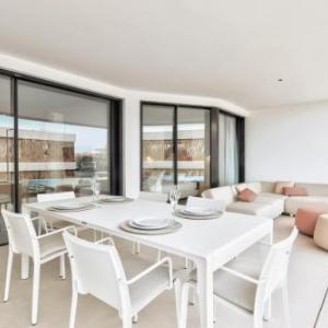 Infinity 0-2 LUXE PARTIAL SEA VIEW 2B