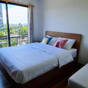 Hua Hin Top Floor Condo Next Cicada Market & Beach