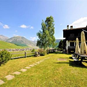 Chalet Rododendro Forést by Livigno Accomodation