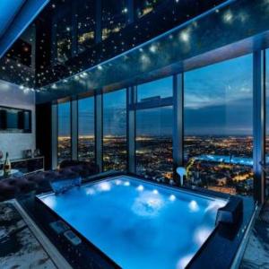Apartamenty Sky Tower z Jakuzzi Przy Oknie by BQQK