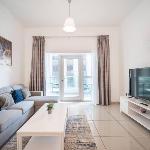 StoneTree - Cozy 1BR Apartment Near The Beach Dubai