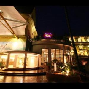 Neelams The Glitz