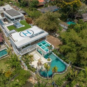 Casa Infinito - Resort Style 8 Bedroom Villa in Canggu