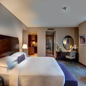 Guest Room Near Financial Center Metro