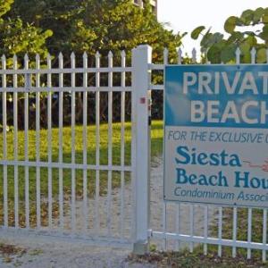 A few steps from the beach with community pool