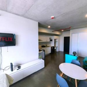 906B URBN Barrio Escalante Estudio con Aire Acondicionado y Parqueo