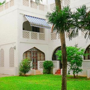 Apartment 211 pool beach access nearby