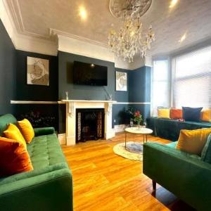 Open Mind Property - Hot Tub 5 Bedroom & Free Parking