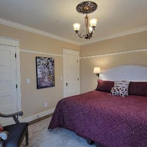 RedTail Inn - 3 Suites Sleeps up to 12