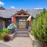 Family-Friendly Dara Oaks Home with Private Hot Tub and BBQ on the Deck home Oregon