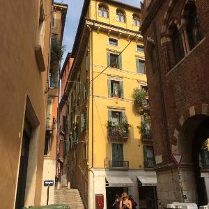 Piazza Erbe Lodge