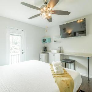 08 The Evans Room - A PMI Scenic City Vacation Rental