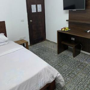 Z Pyramids Inn