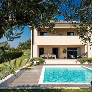 Modern villa Amoroso with pool in Porec