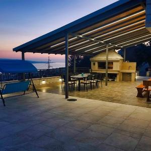 Villa Irena with heated pool and sea view