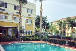 Holiday Inn Express & Suites Garden Grove-Anaheim South, Garden Grove