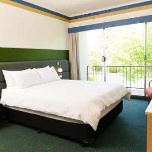 Albert Hall Yarralumla Hotels - Statesman Hotel