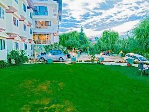 Royal Jardin Whistling Pines Resort, Shimla