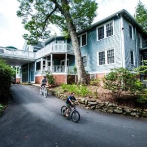 WNC Ag Center Hotels - Highland Lake Inn & Resort - Flat Rock