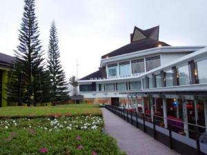 Mikie Holiday, Berastagi