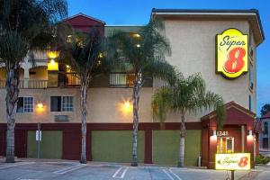 Super 8 by Wyndham Los Angeles Downtown, Los Angeles
