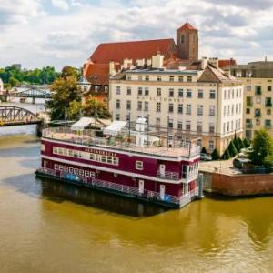 Hotels near Tarczyński Arena Wrocław - Great Polonia River Boat Apartments Wrocław