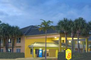 Super 8 by Wyndham Dania/Fort Lauderdale Arpt, Dania Beach