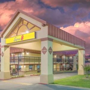 Super 8 by Wyndham Tulsa