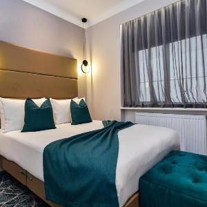 Hotels near Battersea Ironsides Sports Club - Queens Park Premier London Hyde Park