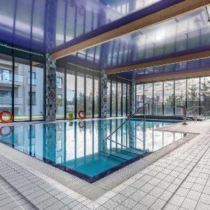 Apartment Five Seas with Parking & Swimming Pool by Noclegi Renters