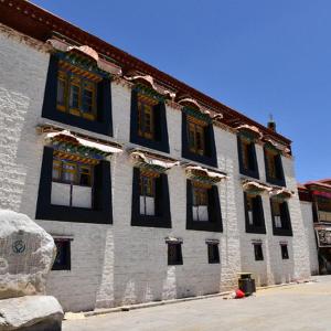 Tashitakge Hotel