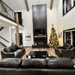 NEW! Luxury Lakefront Lodge 1- FREE Pool/Hot Tub Pickleball Mini Golf and More! Kimberling City