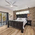 BRAND NEW! Outstanding Luxury Lakefront Lodge with Free Amenities Missouri