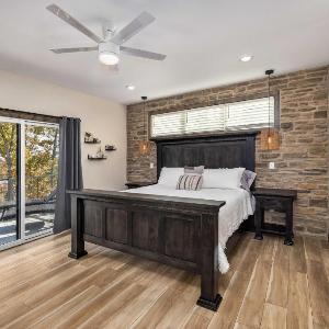 BRAND NEW! Outstanding Luxury Lakefront Lodge with Free Amenities
