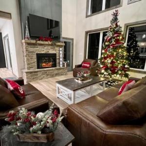 BRAND NEW! Modern Luxury Lakefront Lodge with 2 Pools & FREE Amenities