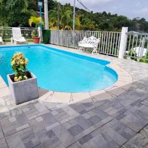 Appartement charmant à Rivière-Pilote avec piscine privée