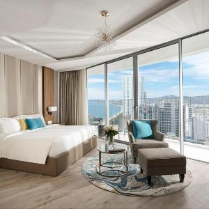 City View | Bathtub | Paranoma
