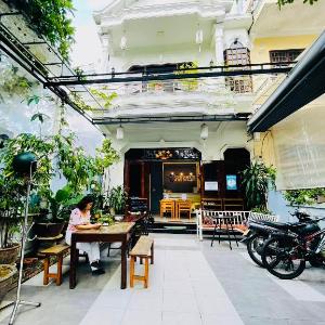 SHARK HOSTEL